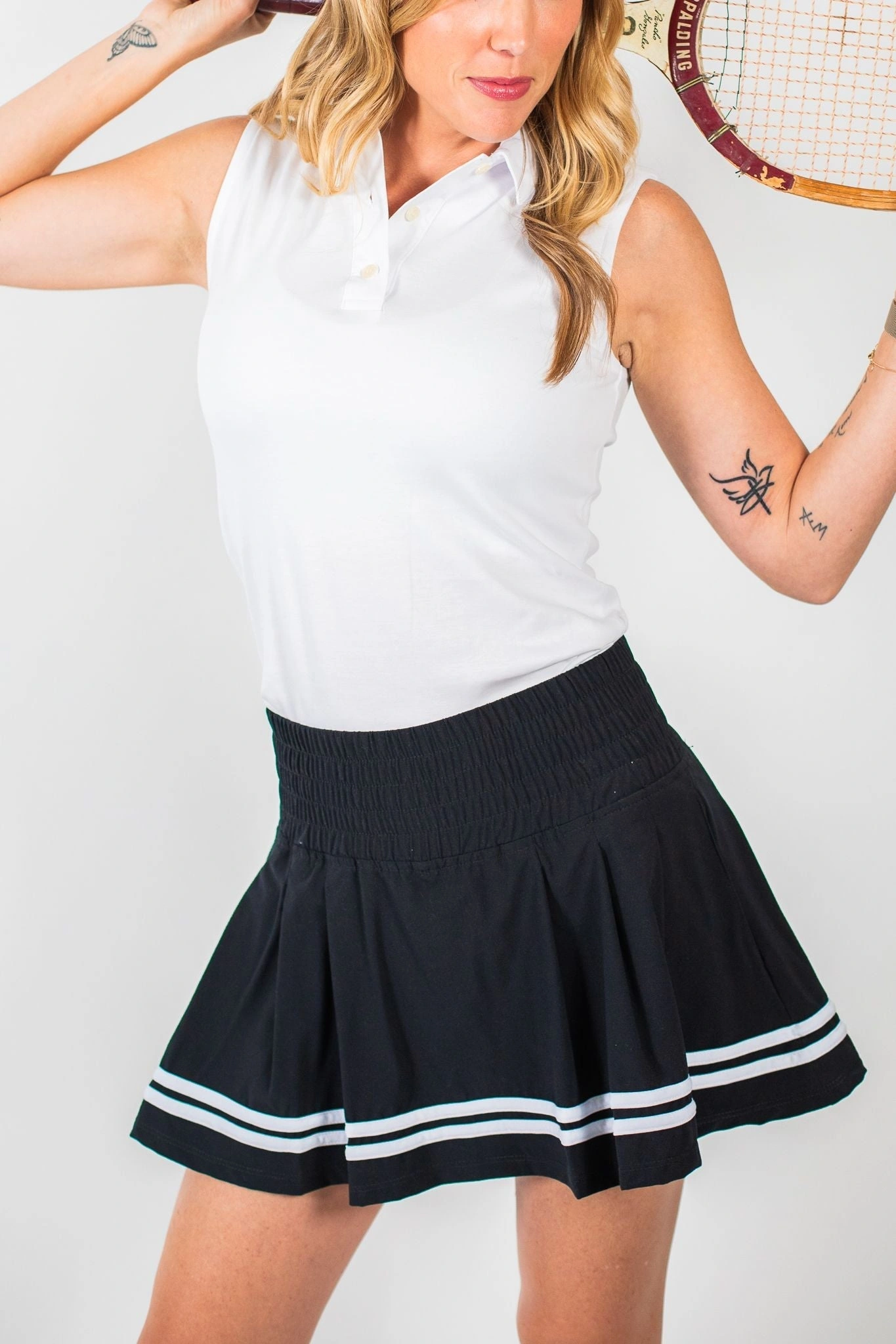 Amanda's Sleek Sleeveless: Classic Style, Modern Vibe.